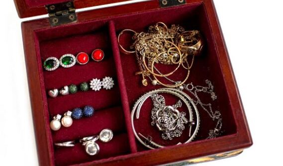 capture 17 569x334 1 - Do You Own a Jewellery Box? Here’s Why You Might Need One